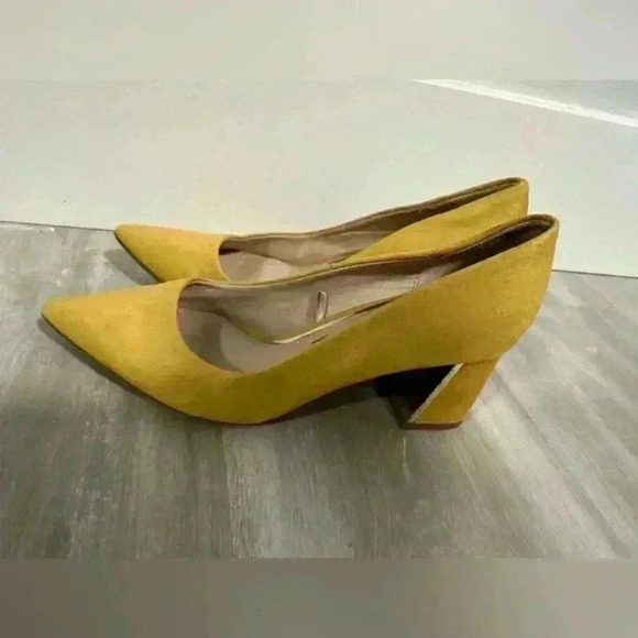 5. Zara Pointed-Toe Suede Block Heel Pumps in Yellow s 36 - Picture 8 of 12